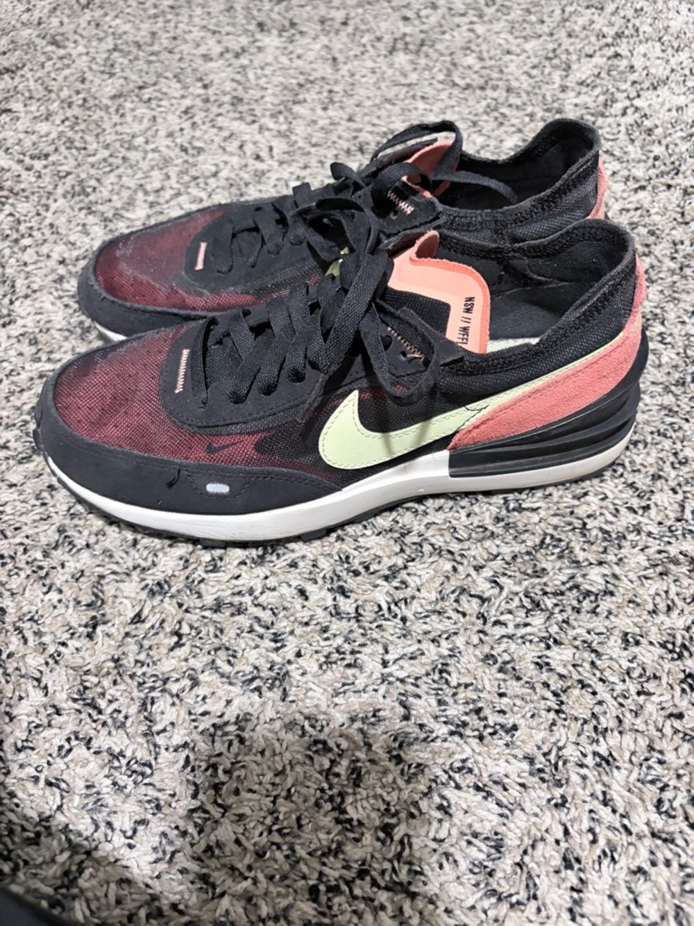 Nike Women’s Low-Top Trainers in Black, Coral & Pale Green